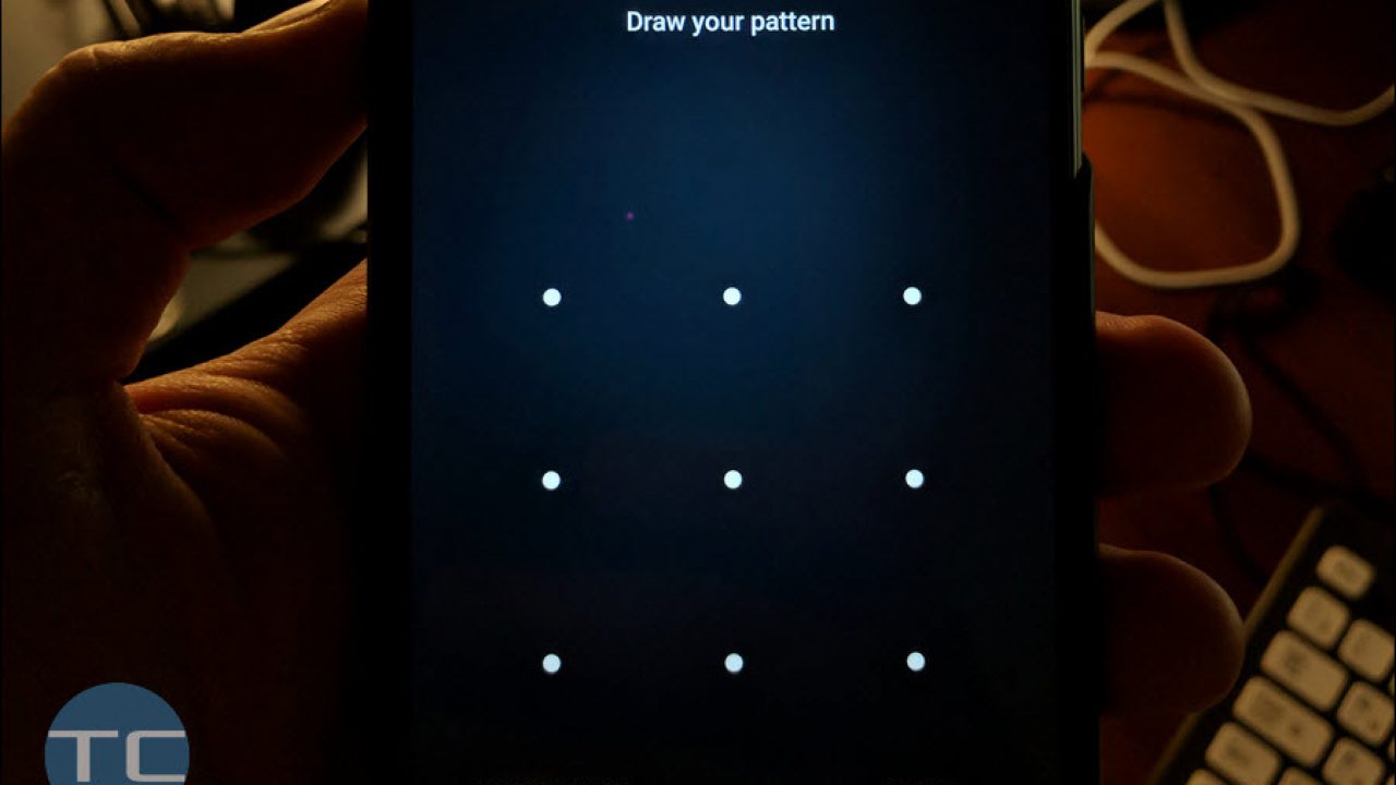 Woman The layout Penmanship How to Switch to Unlock Pattern Instead of Password / PIN on Huawei EMUI  10, 9, 8